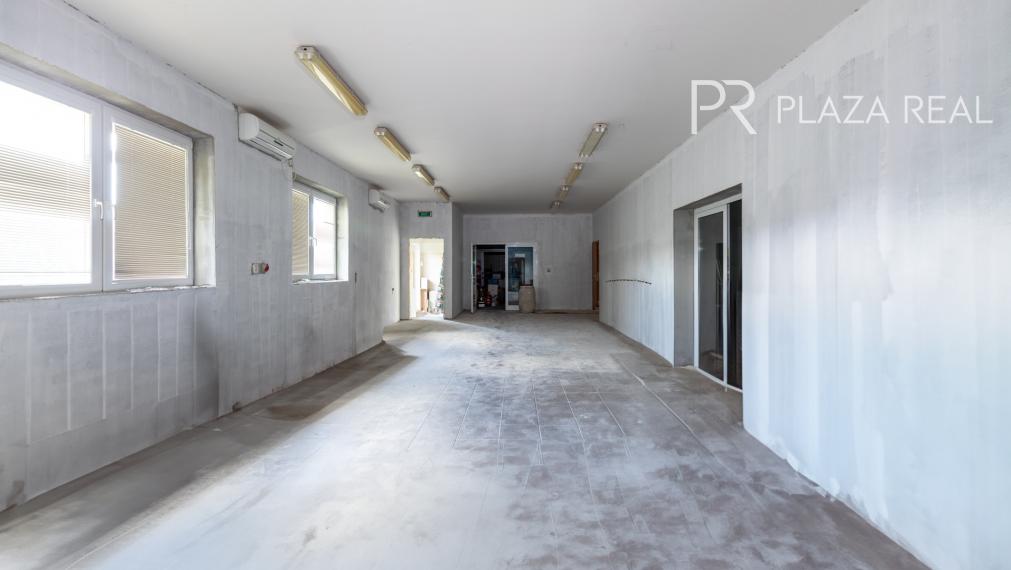 Predaj pozemku a budovy s apartmánmi, 5457 m2, Pravenec, Prievidza
