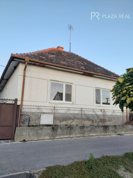 PREDAJ-Rodinný dom v centre obce Veľké Uľany