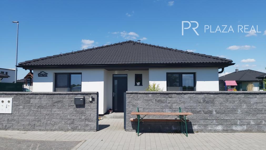 REZERVOVANÉ NOVOSTAVBA 4 izbový rodinný dom v Malom Raji  ponúka súkromie v tichej ulici