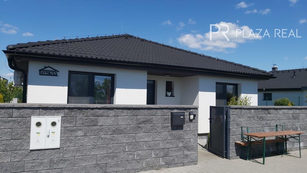 REZERVOVANÉ NOVOSTAVBA 4 izbový rodinný dom v Malom Raji  ponúka súkromie v tichej ulici