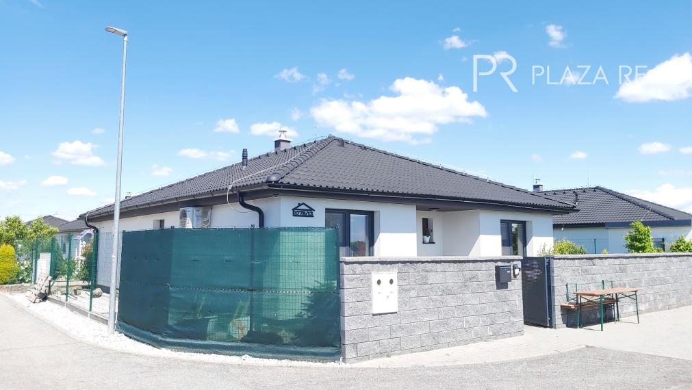 REZERVOVANÉ NOVOSTAVBA 4 izbový rodinný dom v Malom Raji  ponúka súkromie v tichej ulici