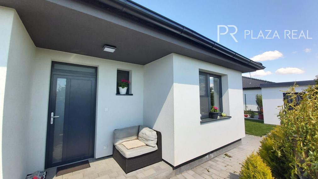 REZERVOVANÉ NOVOSTAVBA 4 izbový rodinný dom v Malom Raji  ponúka súkromie v tichej ulici