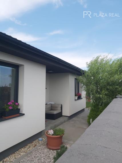 REZERVOVANÉ NOVOSTAVBA 4 izbový rodinný dom v Malom Raji  ponúka súkromie v tichej ulici