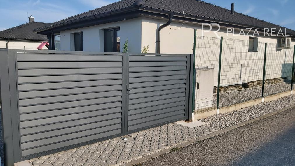 REZERVOVANÉ NOVOSTAVBA 4 izbový rodinný dom v Malom Raji  ponúka súkromie v tichej ulici