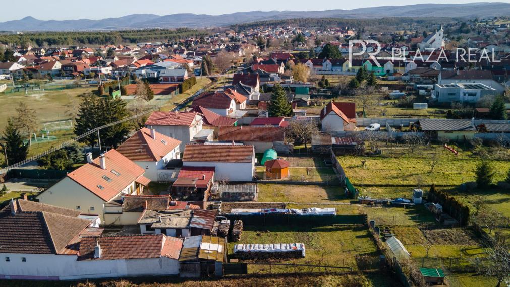 Lozorno - predaj 6-izbového rodinného domu s veľkou záhradou a garážou, 1119 m2.  REZERVOVANÉ