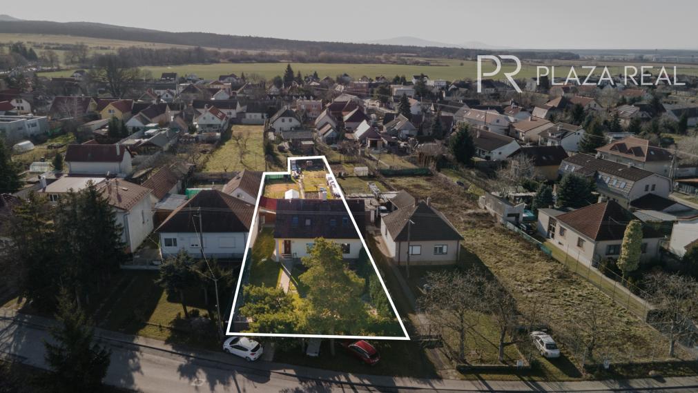 Lozorno - predaj 6-izbového rodinného domu s veľkou záhradou a garážou, 1119 m2.  REZERVOVANÉ