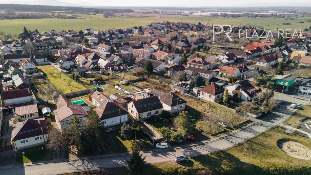 Lozorno - predaj 6-izbového rodinného domu s veľkou záhradou a garážou, 1119 m2.  REZERVOVANÉ