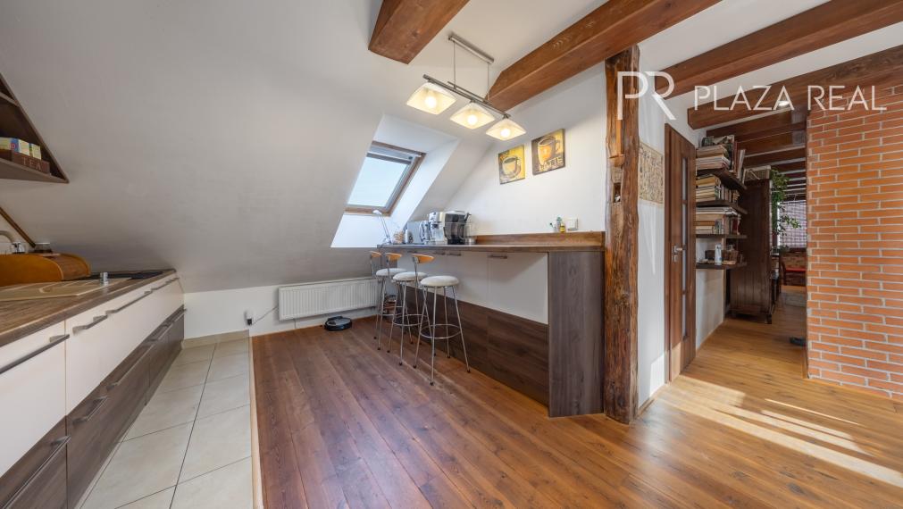 Lozorno - predaj 6-izbového rodinného domu s veľkou záhradou a garážou, 1119 m2.  REZERVOVANÉ