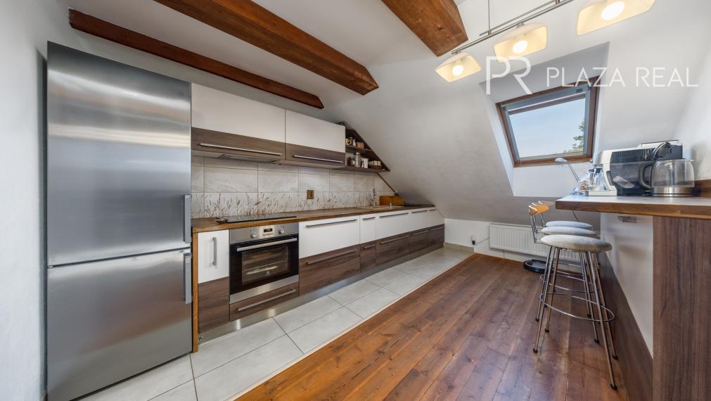 Lozorno - predaj 6-izbového rodinného domu s veľkou záhradou a garážou, 1119 m2.  REZERVOVANÉ