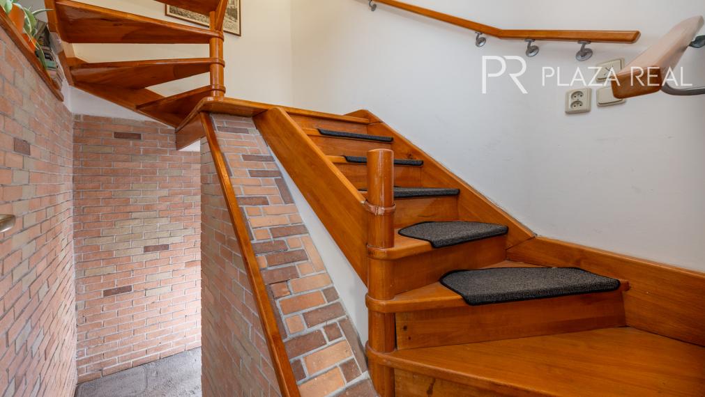 Lozorno - predaj 6-izbového rodinného domu s veľkou záhradou a garážou, 1119 m2.  REZERVOVANÉ