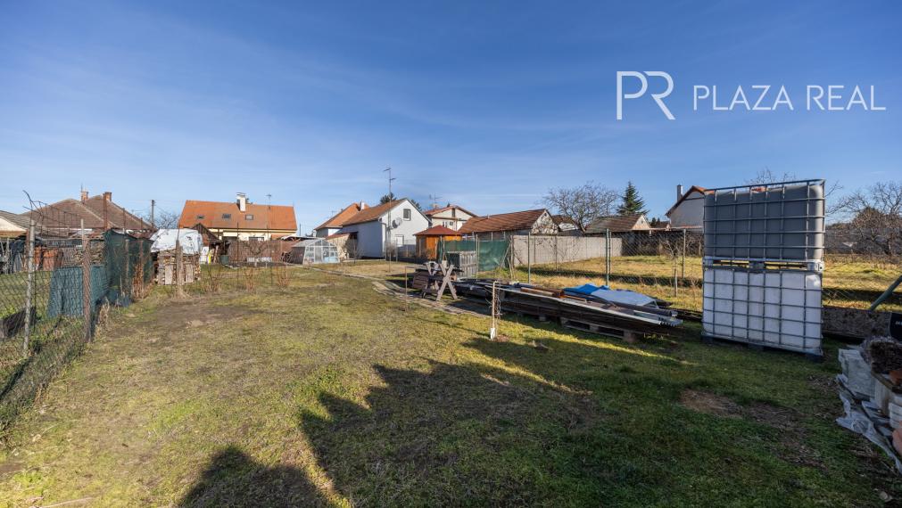 Lozorno - predaj 6-izbového rodinného domu s veľkou záhradou a garážou, 1119 m2.  REZERVOVANÉ