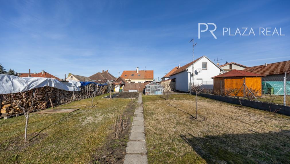 Lozorno - predaj 6-izbového rodinného domu s veľkou záhradou a garážou, 1119 m2.  REZERVOVANÉ