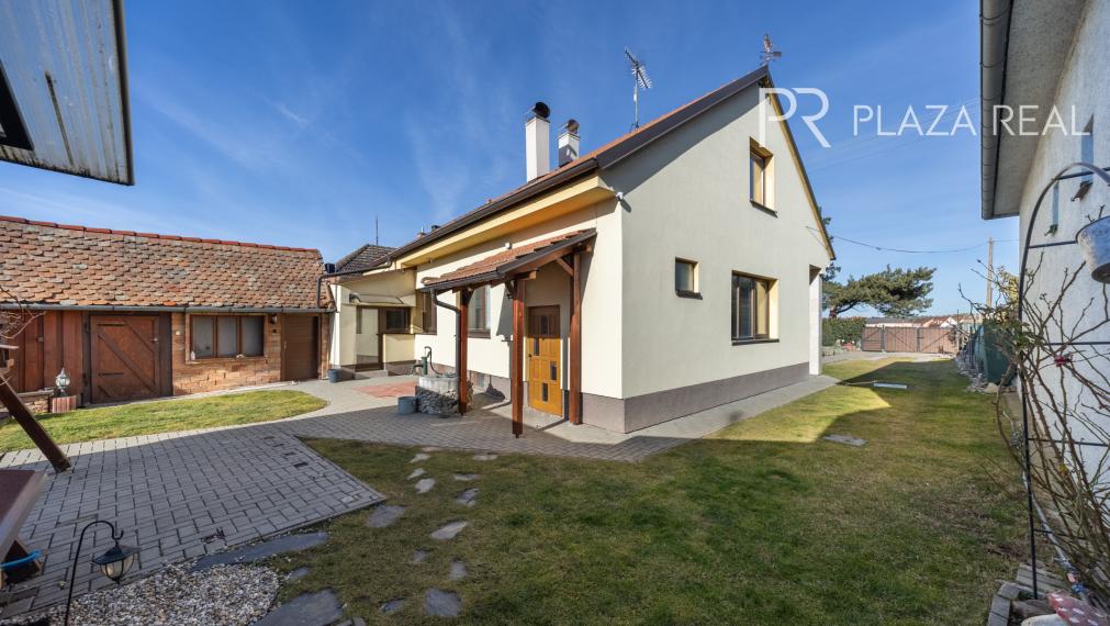 Lozorno - predaj 6-izbového rodinného domu s veľkou záhradou a garážou, 1119 m2.  REZERVOVANÉ