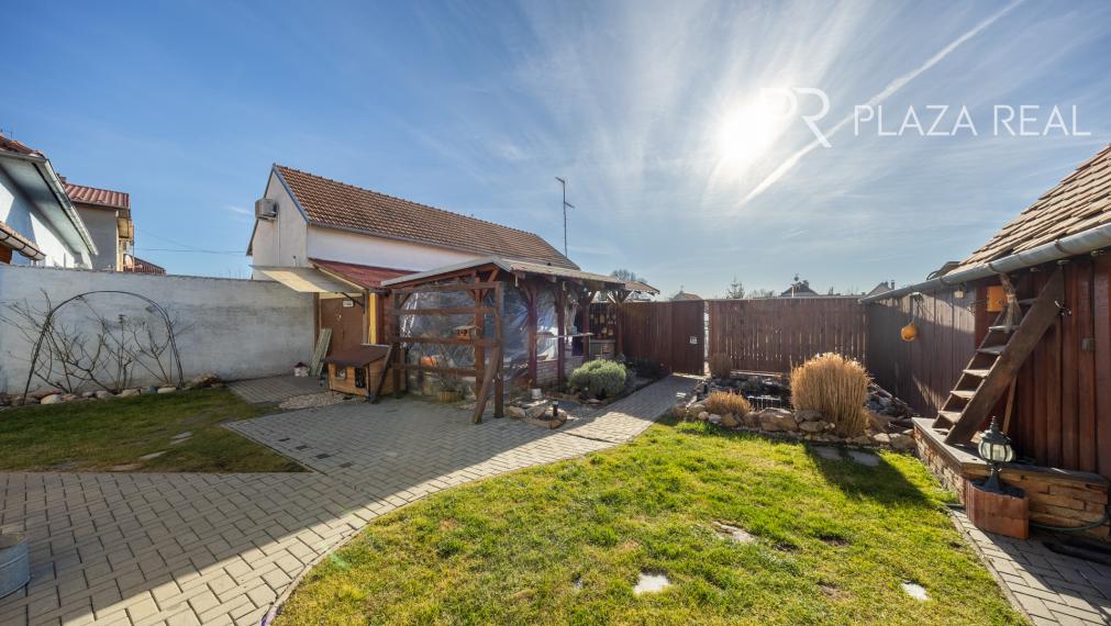 Lozorno - predaj 6-izbového rodinného domu s veľkou záhradou a garážou, 1119 m2.  REZERVOVANÉ