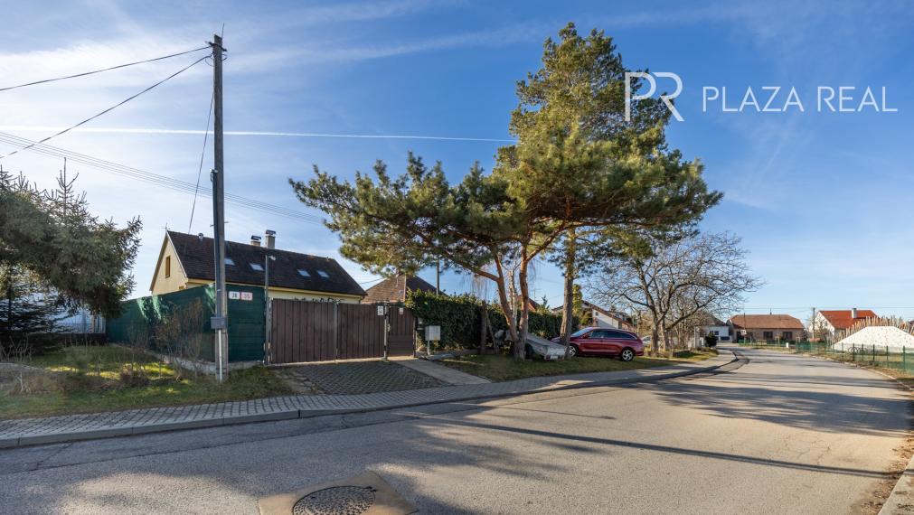 Lozorno - predaj 6-izbového rodinného domu s veľkou záhradou a garážou, 1119 m2.  REZERVOVANÉ