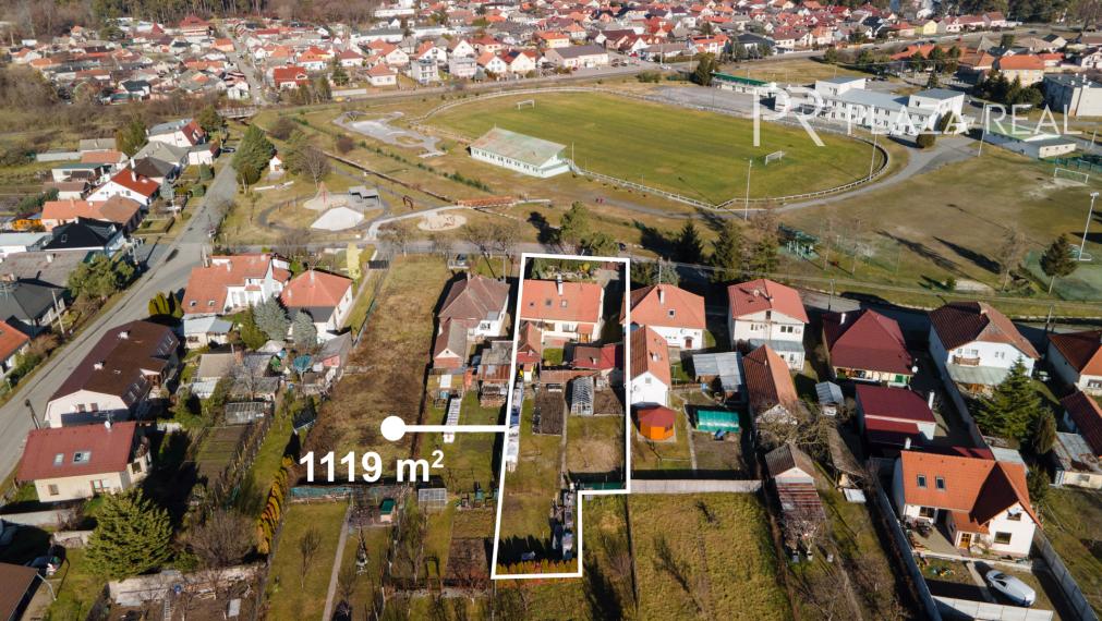 Lozorno - predaj 6-izbového rodinného domu s veľkou záhradou a garážou, 1119 m2.  REZERVOVANÉ