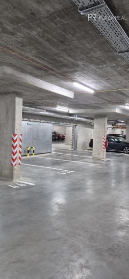 Parkovacie miesto v garáži v bytovom komplexe Rínok Rača.