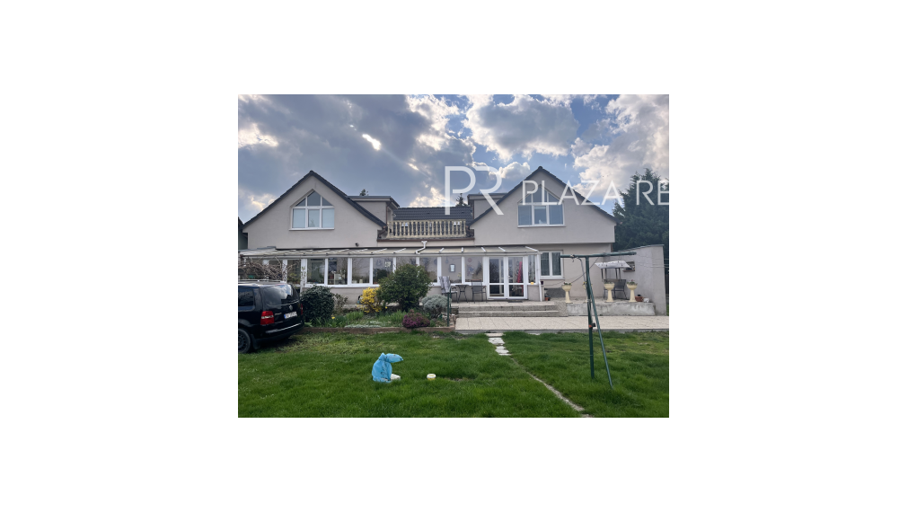 PREDAJ - 2 generačný RD vo Vajnoroch na  veľkom pozemku