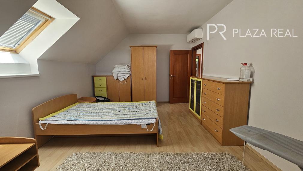 PREDAJ - Krásny rodinný dom vo Vajnoroch s veľkým pozemkom