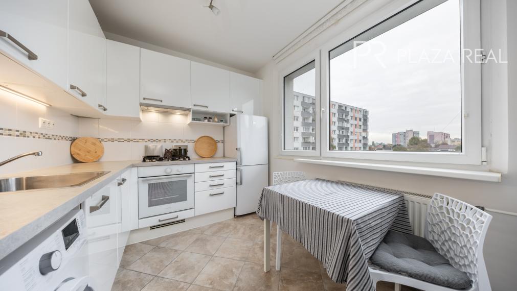 REZERVOVANÉ. Predaj 3-izbový slnečný byt s loggiou, 3. poschodie, 70 m2, Toryská ul.č.9, Bratislava-Vrakuňa