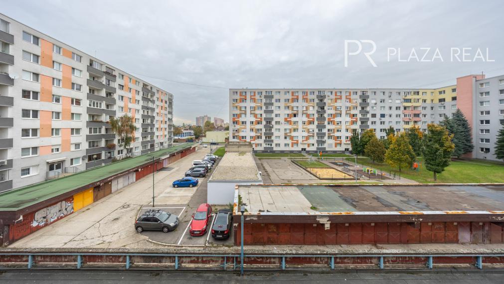 REZERVOVANÉ. Predaj 3-izbový slnečný byt s loggiou, 3. poschodie, 70 m2, Toryská ul.č.9, Bratislava-Vrakuňa