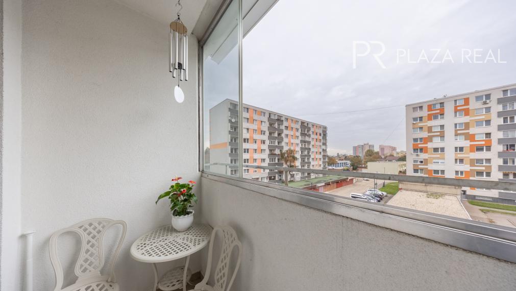 REZERVOVANÉ. Predaj 3-izbový slnečný byt s loggiou, 3. poschodie, 70 m2, Toryská ul.č.9, Bratislava-Vrakuňa