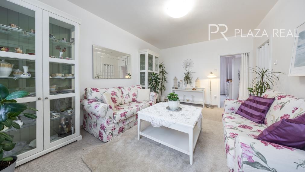 REZERVOVANÉ. Predaj 3-izbový slnečný byt s loggiou, 3. poschodie, 70 m2, Toryská ul.č.9, Bratislava-Vrakuňa