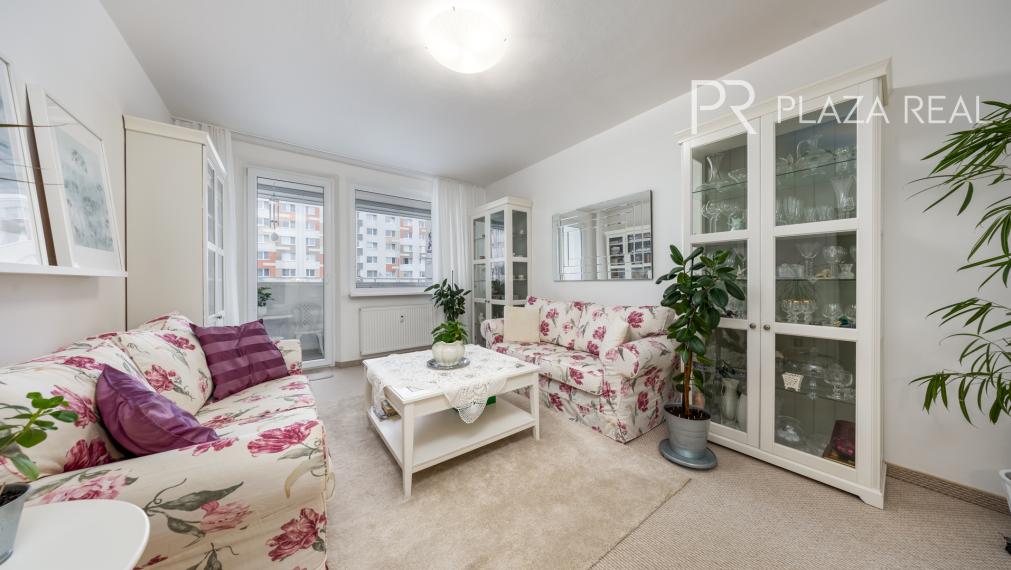 REZERVOVANÉ. Predaj 3-izbový slnečný byt s loggiou, 3. poschodie, 70 m2, Toryská ul.č.9, Bratislava-Vrakuňa