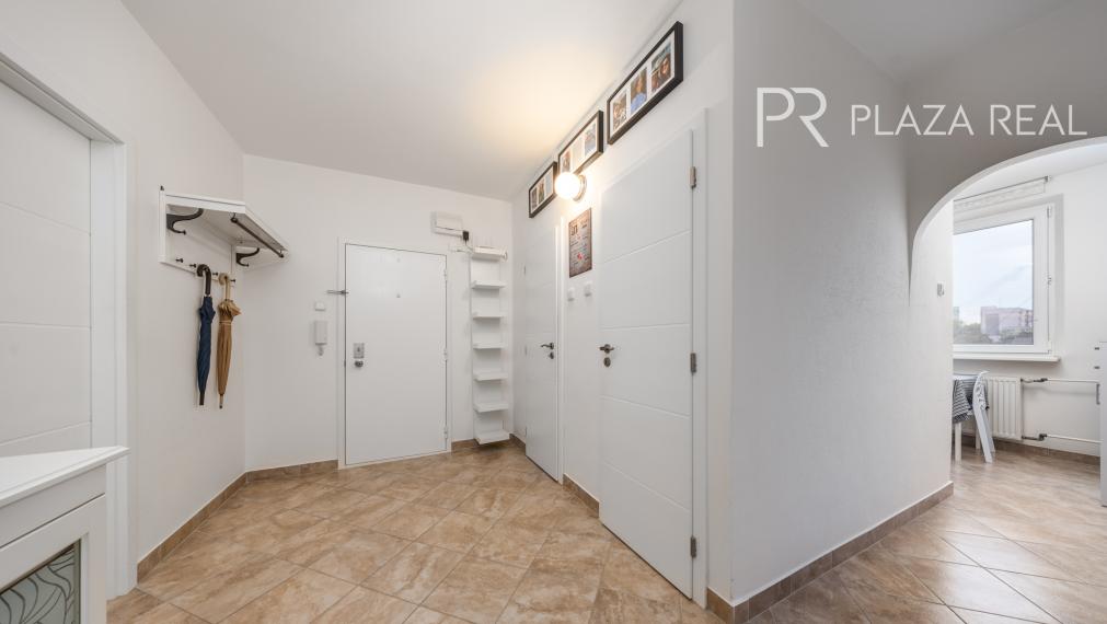 REZERVOVANÉ. Predaj 3-izbový slnečný byt s loggiou, 3. poschodie, 70 m2, Toryská ul.č.9, Bratislava-Vrakuňa