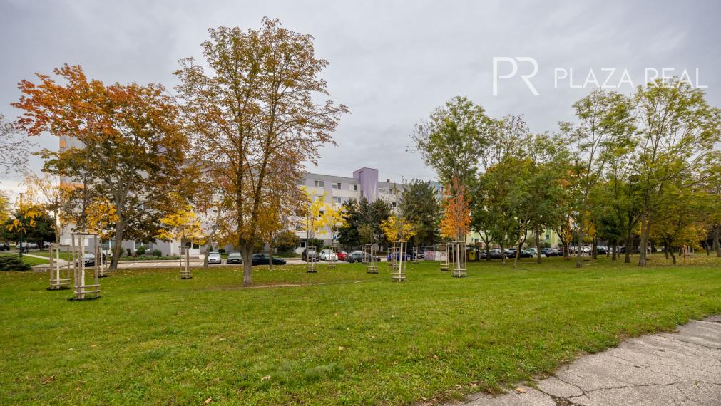 REZERVOVANÉ. Predaj 3-izbový slnečný byt s loggiou, 3. poschodie, 70 m2, Toryská ul.č.9, Bratislava-Vrakuňa