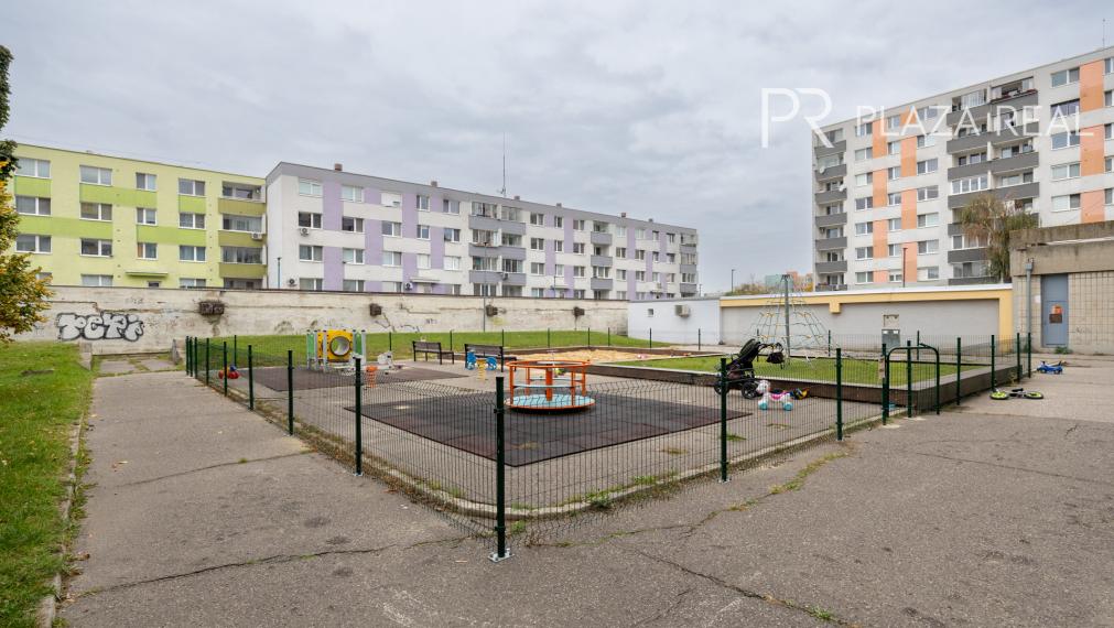 REZERVOVANÉ. Predaj 3-izbový slnečný byt s loggiou, 3. poschodie, 70 m2, Toryská ul.č.9, Bratislava-Vrakuňa