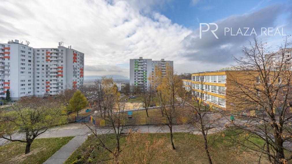 Predaj - 3-izbový svetlý byt, 64 m2, loggia 5m2, Matejkova ulica, Bratislava - Dlhé Diely