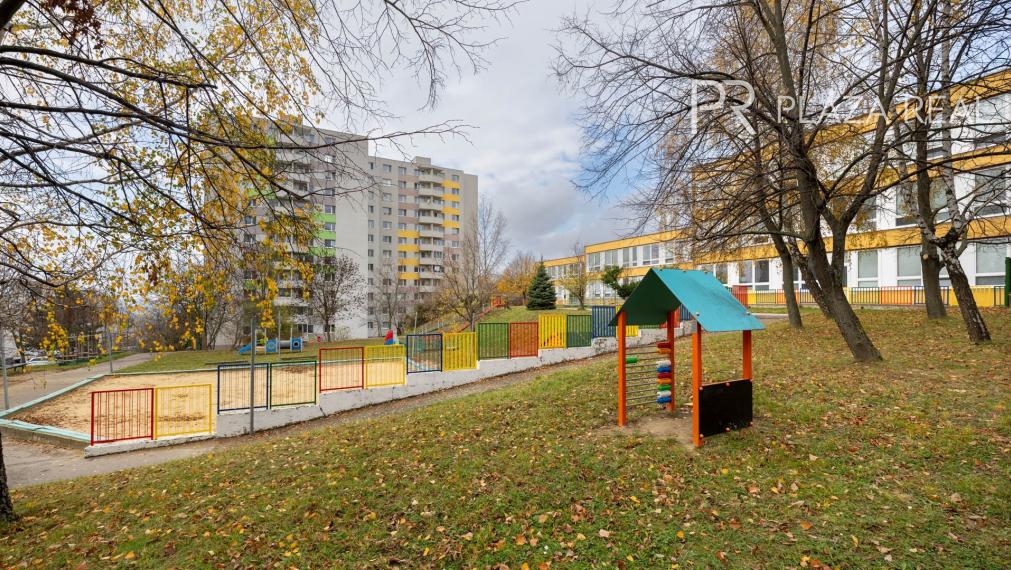 Predaj - 3-izbový svetlý byt, 64 m2, loggia 5m2, Matejkova ulica, Bratislava - Dlhé Diely