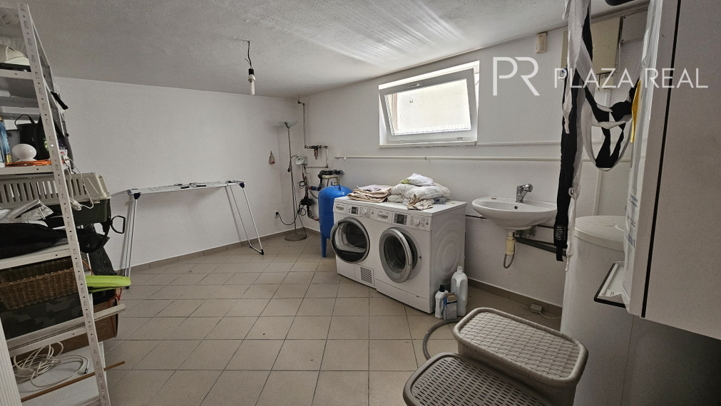 PREDAJ - Krásny rodinný dom vo Vajnoroch s veľkým pozemkom