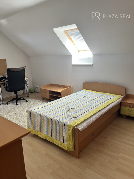 PREDAJ - Krásny rodinný dom vo Vajnoroch s veľkým pozemkom