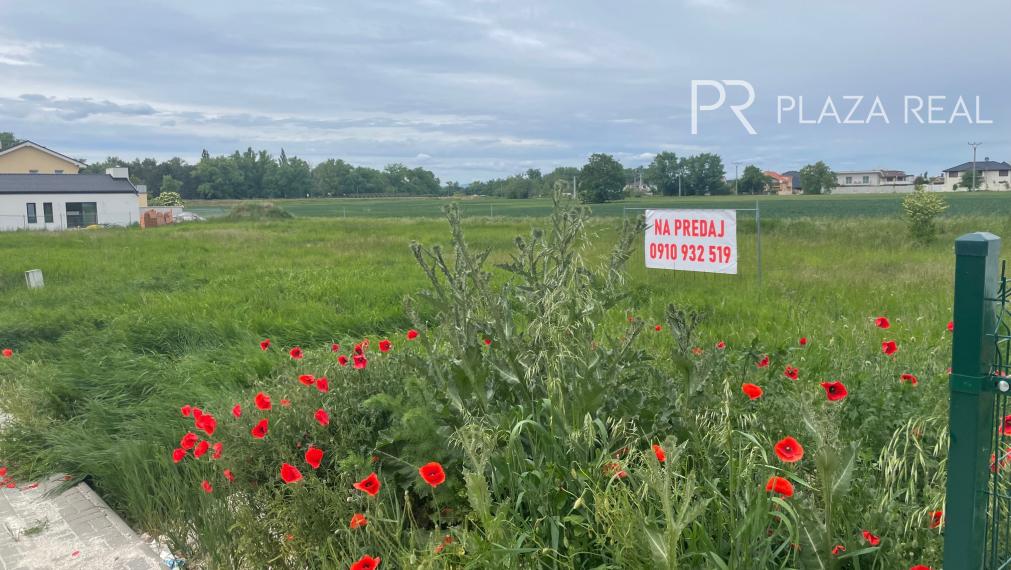 Slnečný pozemok - obec Banka, Piešťany