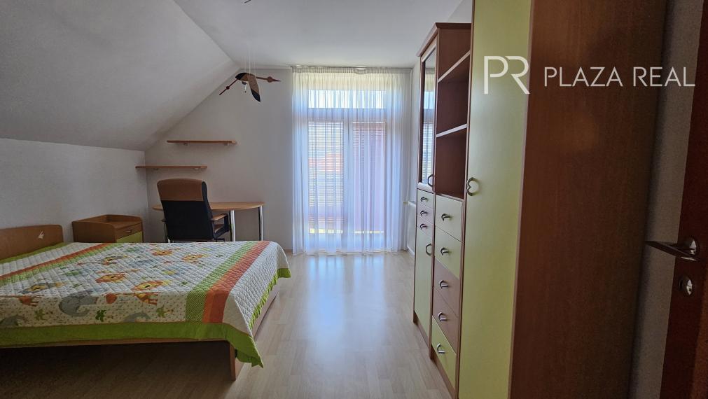 PREDAJ - Krásny rodinný dom vo Vajnoroch s veľkým pozemkom