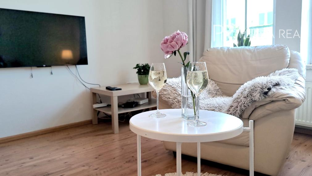 PRENÁJOM - Krásny 2 izbový veľký byt v centre mesta - Medená