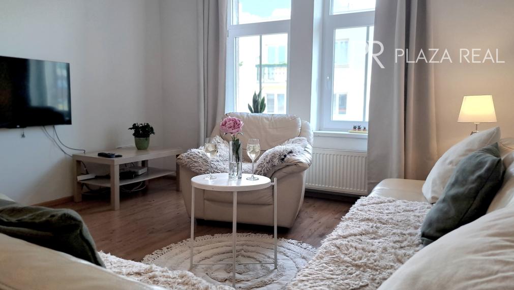 PRENÁJOM - Krásny 2 izbový veľký byt v centre mesta - Medená