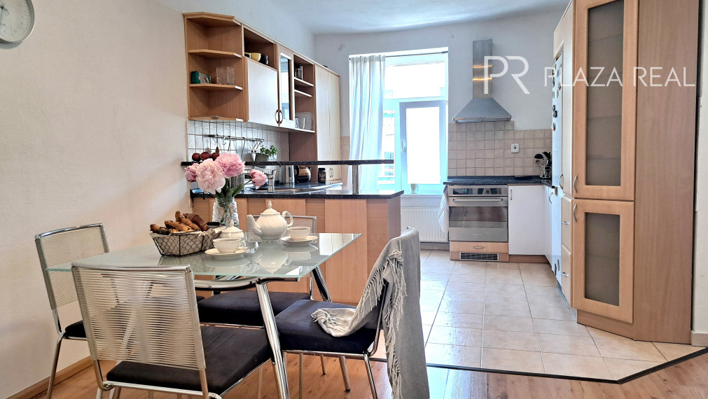 PRENÁJOM - Krásny 2 izbový veľký byt v centre mesta - Medená