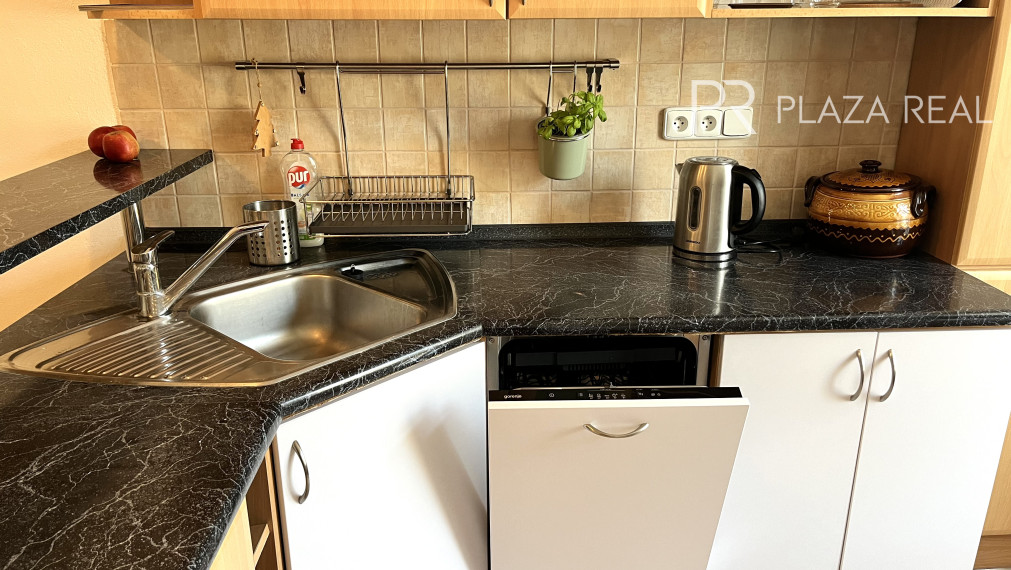 PRENÁJOM - Krásny 2 izbový veľký byt v centre mesta - Medená