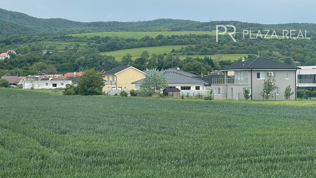 Slnečný pozemok - obec Banka, Piešťany