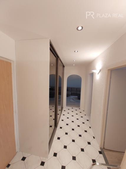 Predaj 3 izbového slnečného výnimočného bytu s vlastnou TERASOU a loggiou na ulici L. Fullu v Karlovej vsi. 150m2 byt+terasa+loggia