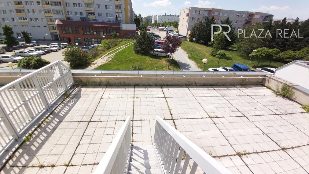 Predaj 3 izbového slnečného výnimočného bytu s vlastnou TERASOU a loggiou na ulici L. Fullu v Karlovej vsi. 150m2 byt+terasa+loggia