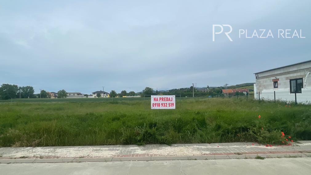 Slnečný pozemok - obec Banka, Piešťany