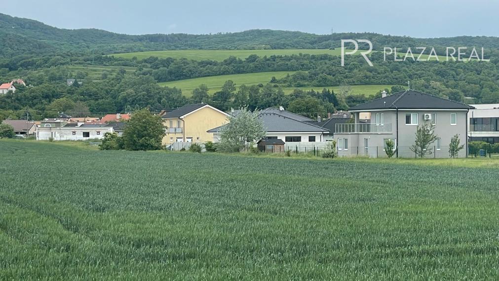Slnečný pozemok - obec Banka, Piešťany