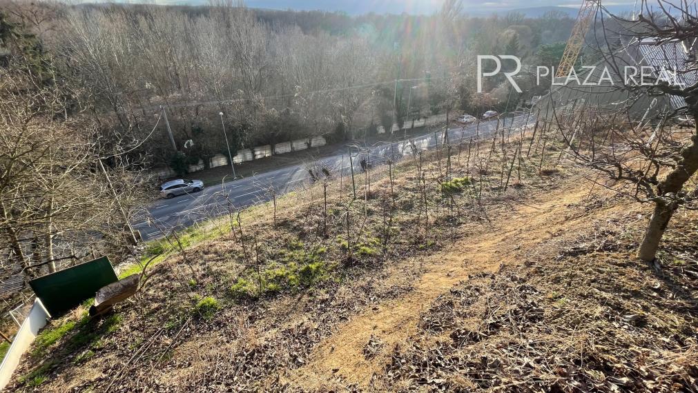 Slnečný pozemok veľkorysých rozmerov - Devínska cesta, časť Zlaté schody.