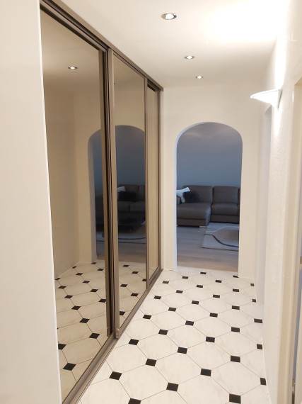 Predaj 3 izbového slnečného výnimočného bytu s vlastnou TERASOU a loggiou na ulici L. Fullu v Karlovej vsi. 150m2 byt+terasa+loggia