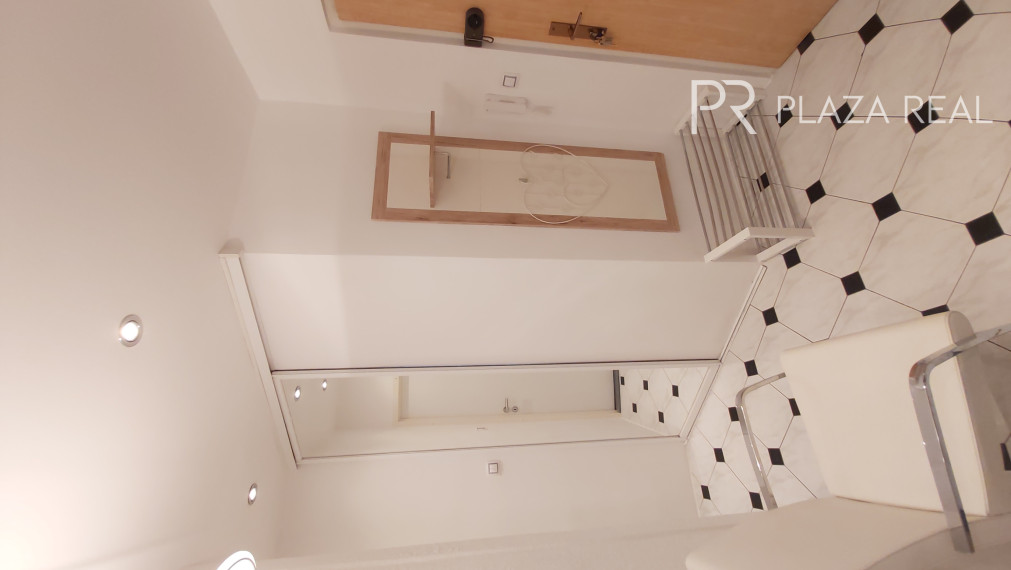 Predaj 3 izbového slnečného výnimočného bytu s vlastnou TERASOU a loggiou na ulici L. Fullu v Karlovej vsi. 150m2 byt+terasa+loggia