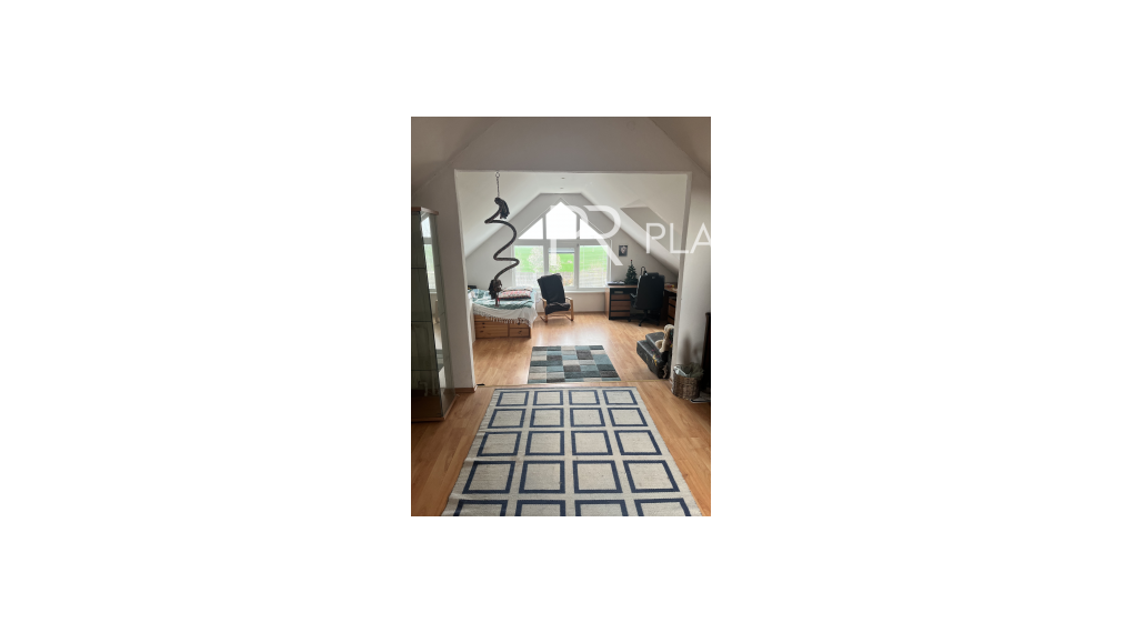PREDAJ - 2 generačný RD vo Vajnoroch na  veľkom pozemku